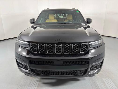 Diamond Black Crystal Pearlcoat 2025 Jeep Grand Cherokee L Summit Reserve