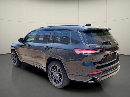 Diamond Black Crystal Pearlcoat 2025 Jeep Grand Cherokee L Summit Reserve