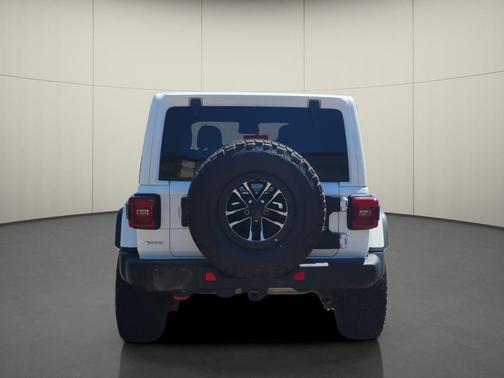 Bright White Clearcoat 2024 Jeep Wrangler Rubicon