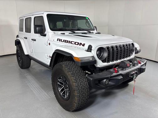 Bright White Clearcoat 2024 Jeep Wrangler Rubicon