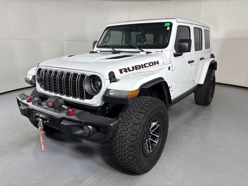 Bright White Clearcoat 2024 Jeep Wrangler Rubicon