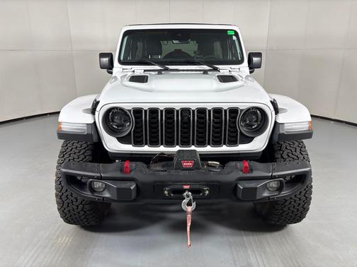 Bright White Clearcoat 2024 Jeep Wrangler Rubicon
