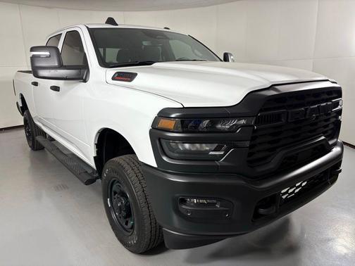 2026 RAM 2500 Tradesman Crew Cab 4x4 6'4' Box