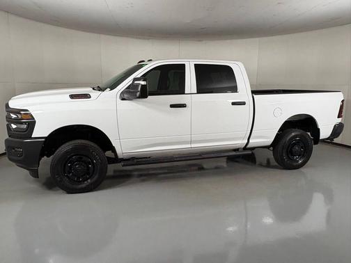 2026 RAM 2500 Tradesman Crew Cab 4x4 6'4' Box