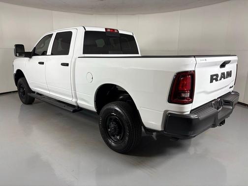 2026 RAM 2500 Tradesman Crew Cab 4x4 6'4' Box