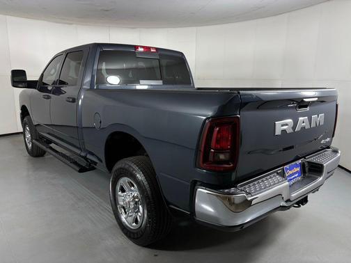 2025 RAM 2500 Tradesman Crew Cab 4x4 6'4' Box