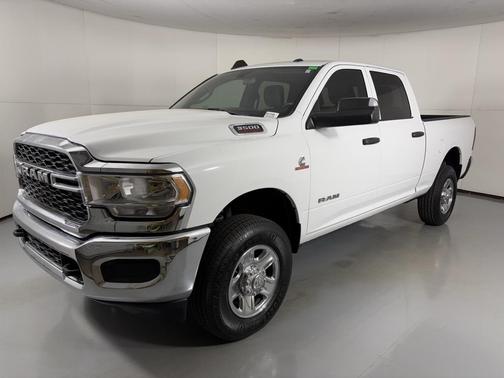 2021 RAM 3500 Tradesman Crew Cab 4x4 6'4' Box