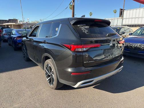 Black 2024 Mitsubishi Outlander SE 2.5 2WD