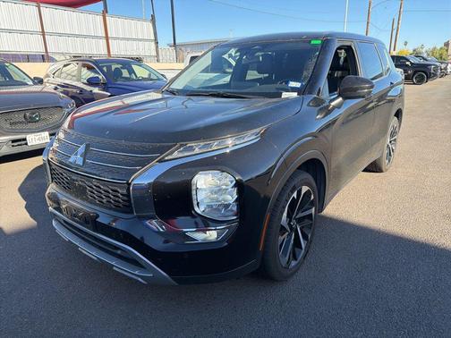 Black 2024 Mitsubishi Outlander SE 2.5 2WD