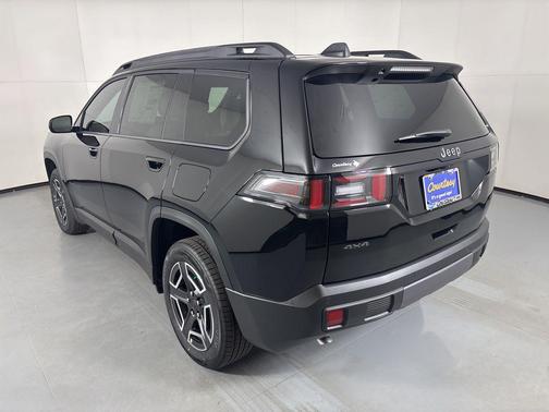 Diamond Black Crystal Pearlcoat 2026 Jeep Cherokee Limited