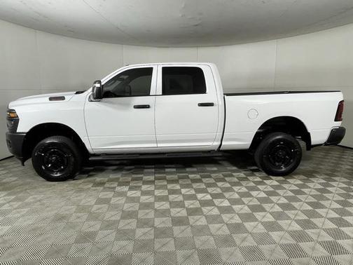 2025 RAM 2500 Tradesman Crew Cab 4x4 6'4' Box