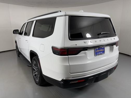 2023 Jeep Wagoneer L Series II 4x2