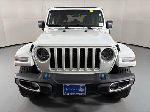 Bright White Clearcoat 2022 Jeep Wrangler Unlimited 4xe Sahara