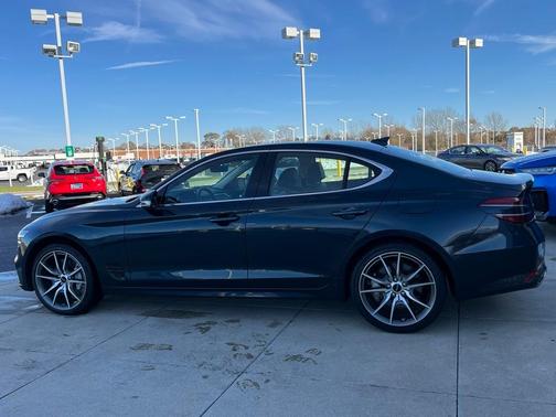 2025 Genesis G70 2.5T