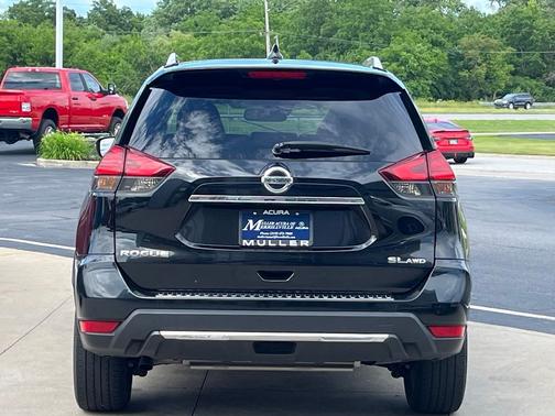 Magnetic Black 2017 Nissan Rogue SL