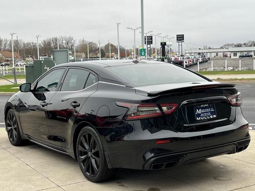 2023 Nissan Maxima SR