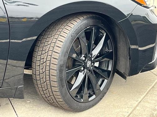 2023 Nissan Maxima SR