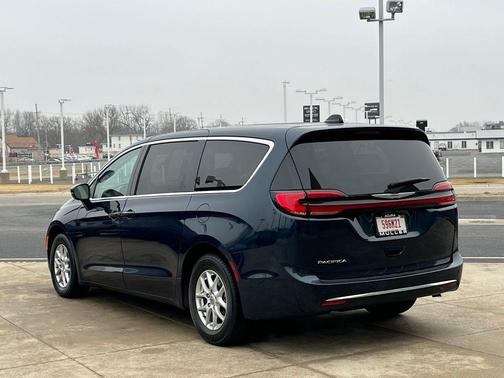 2023 Chrysler Pacifica Touring-L