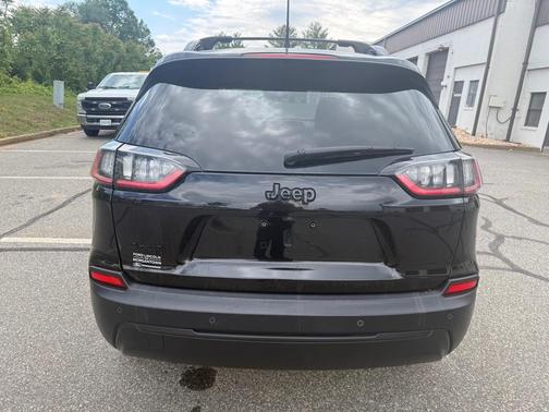 Black 2019 Jeep Cherokee Latitude Plus