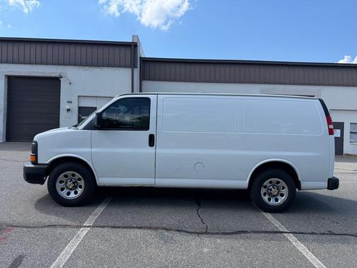WHITE 2012 Chevrolet Express 2500 Work Van