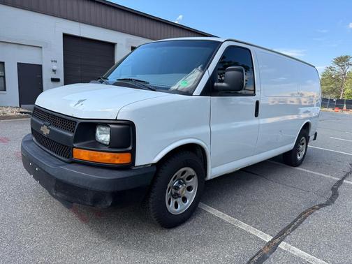 WHITE 2012 Chevrolet Express 2500 Work Van