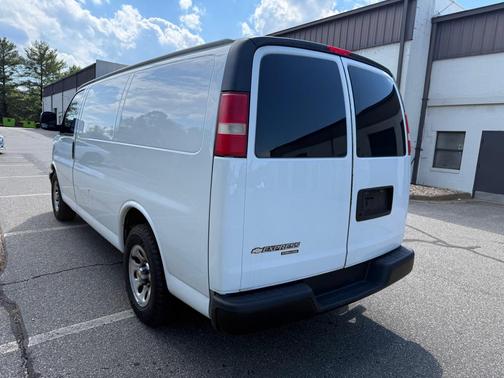 WHITE 2012 Chevrolet Express 2500 Work Van