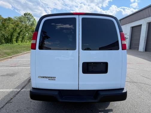 WHITE 2012 Chevrolet Express 2500 Work Van