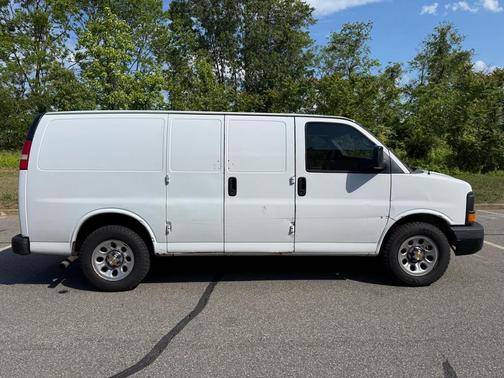 WHITE 2012 Chevrolet Express 2500 Work Van
