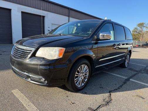 2014 Chrysler Town & Country Touring-L