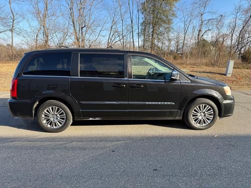 2014 Chrysler Town & Country Touring-L