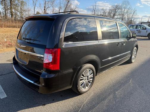 2014 Chrysler Town & Country Touring-L