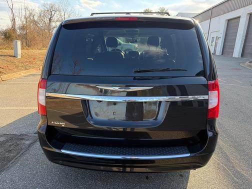 2014 Chrysler Town & Country Touring-L