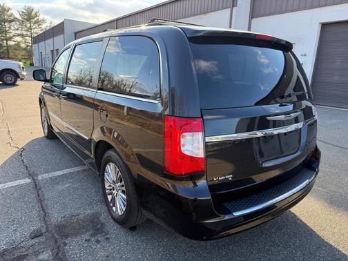2014 Chrysler Town & Country Touring-L