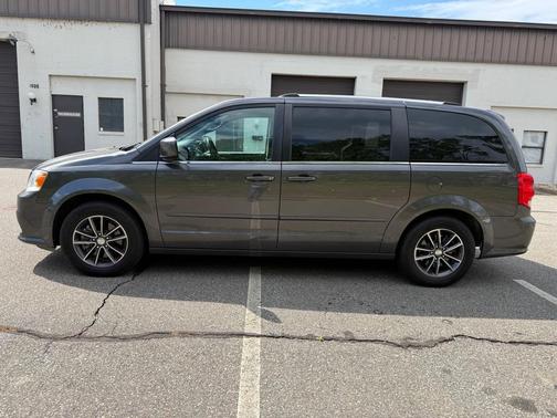 GRAY 2017 Dodge Grand Caravan SXT