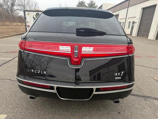 2017 Lincoln MKT Livery