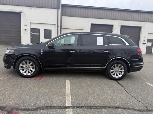 2017 Lincoln MKT Livery