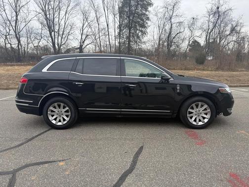 2017 Lincoln MKT Livery