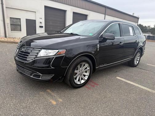 2017 Lincoln MKT Livery