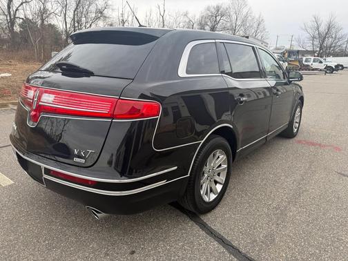 2017 Lincoln MKT Livery