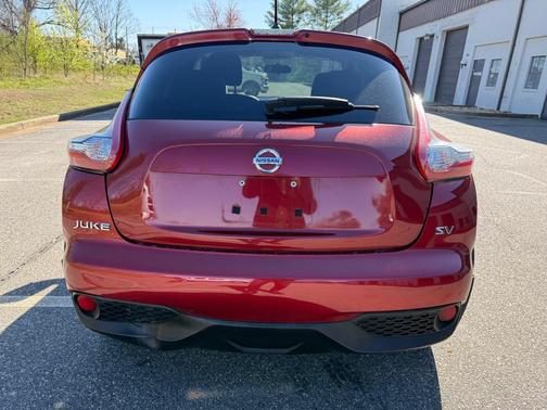 RED 2016 Nissan Juke SV