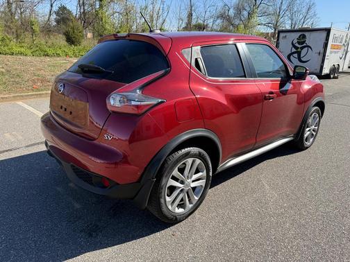RED 2016 Nissan Juke SV