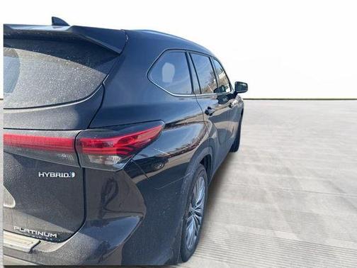 2021 Toyota Highlander Hybrid Platinum