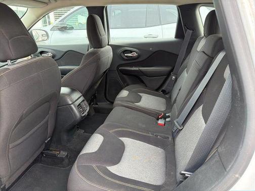 2015 Jeep Cherokee Sport