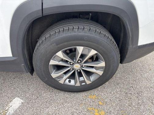 Summit White 2025 Chevrolet Equinox 1LT