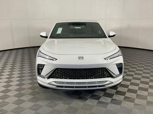 White Frost Tricoat 2026 Buick Envista Avenir FWD