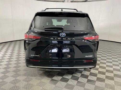 Midnight Black Metallic 2025 Toyota Sienna Platinum