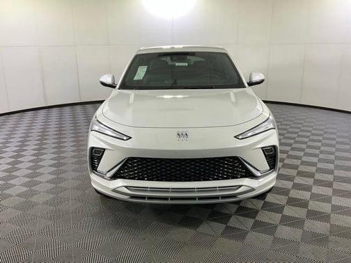 White Frost Tricoat 2026 Buick Envista Avenir FWD