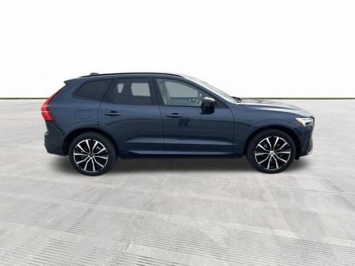 2023 Volvo XC60 B5 Plus Dark Theme