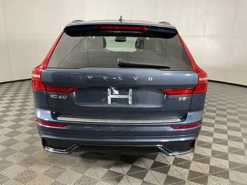 2023 Volvo XC60 B5 Plus Dark Theme