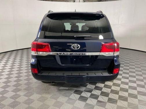 2016 Toyota Land Cruiser Base